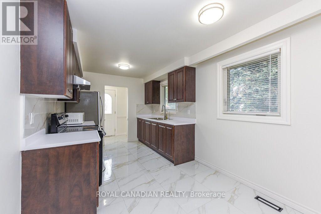 7700 Kittridge Drive, Mississauga, ON - Indoor Photo Showing Kitchen
