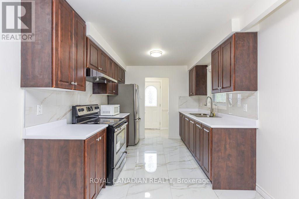 7700 Kittridge Drive, Mississauga, ON - Indoor Photo Showing Kitchen With Double Sink