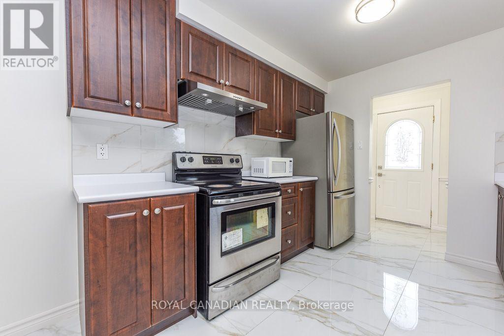 7700 Kittridge Drive, Mississauga, ON - Indoor Photo Showing Kitchen