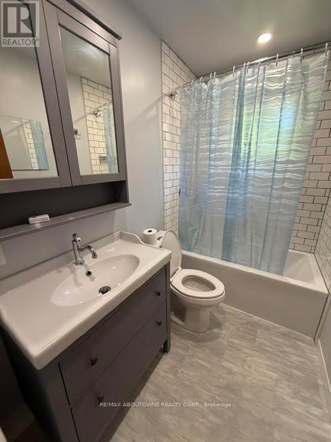 283 Kenwood Avenue, Burlington, ON - Indoor Photo Showing Bathroom