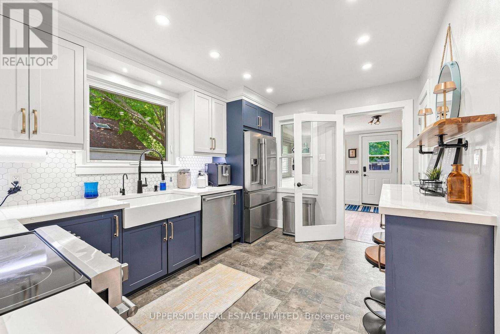257 Ottawa Street N, Kitchener, ON - Indoor Photo Showing Kitchen