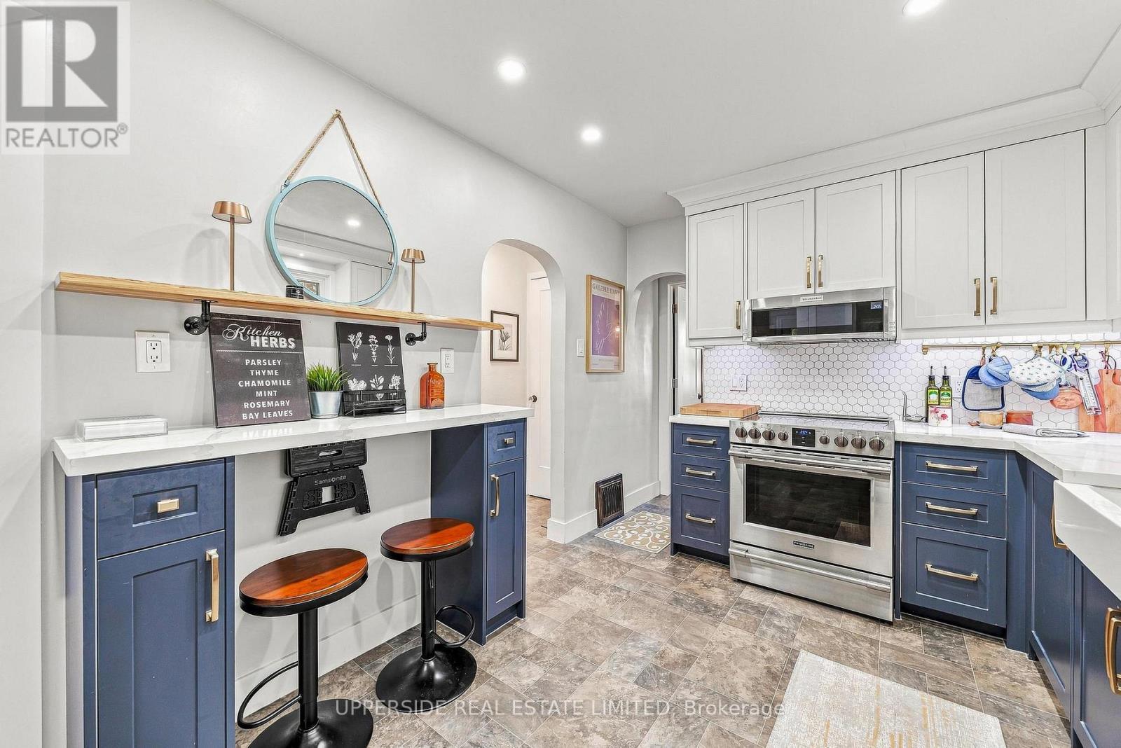 257 Ottawa Street N, Kitchener, ON - Indoor Photo Showing Kitchen
