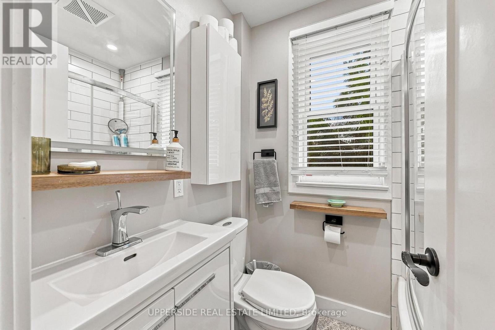 257 Ottawa Street N, Kitchener, ON - Indoor Photo Showing Bathroom