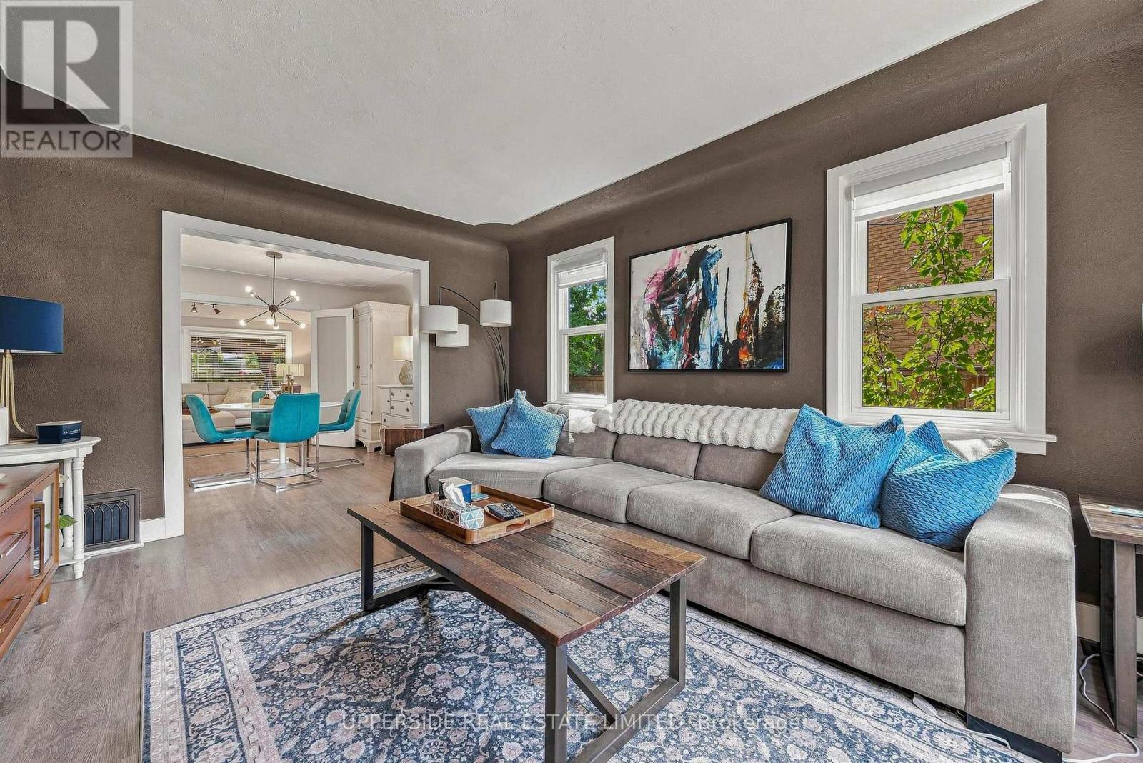 257 Ottawa Street N, Kitchener, ON - Indoor Photo Showing Living Room
