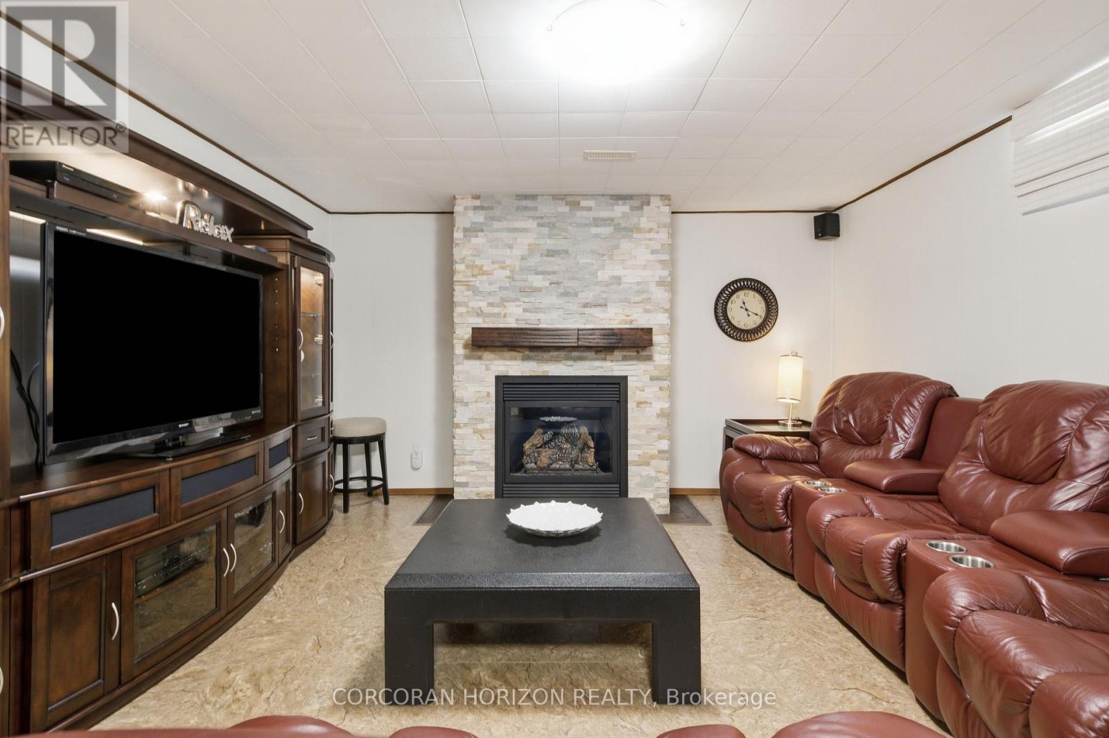 10 Macatee Place, Cambridge, ON - Indoor Photo Showing Living Room With Fireplace
