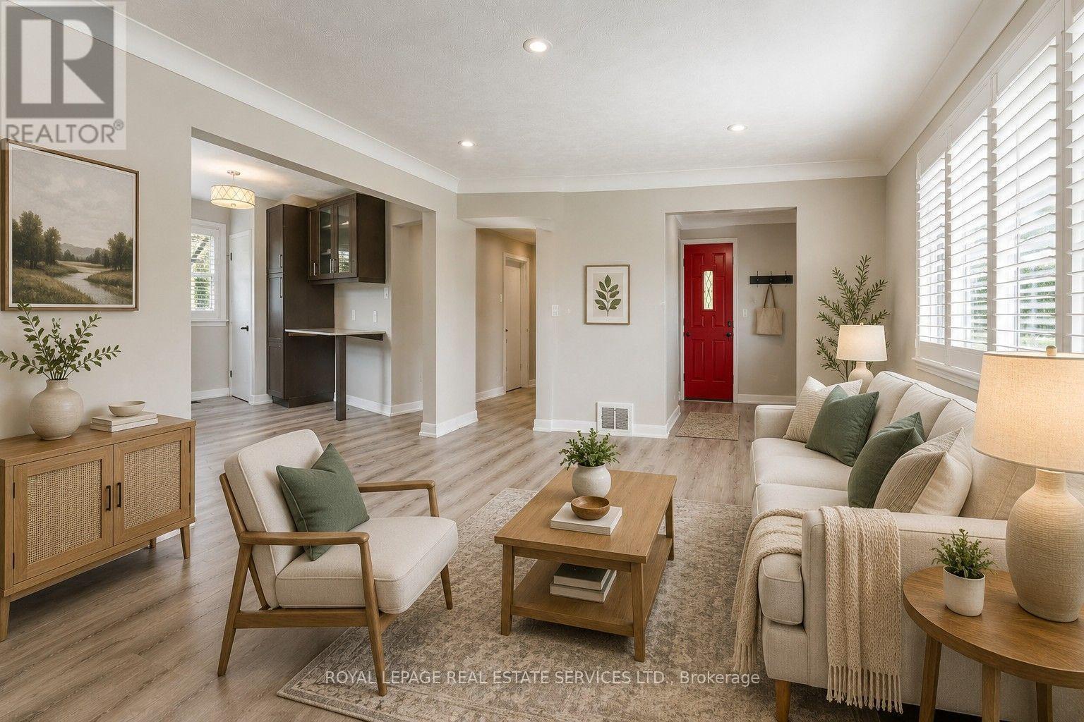 191 Nash Road N, Hamilton, ON - Indoor Photo Showing Living Room