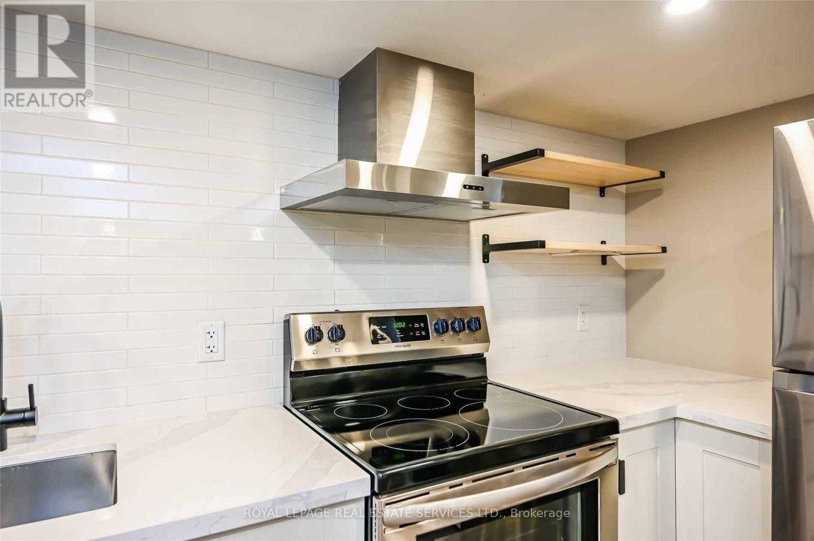 191 Nash Road N, Hamilton, ON - Indoor Photo Showing Kitchen