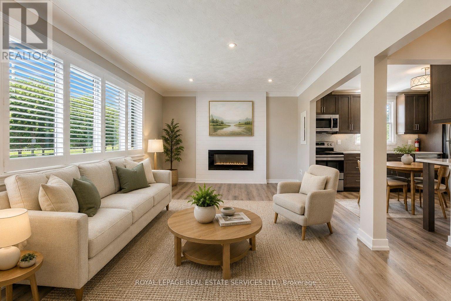 191 Nash Road N, Hamilton, ON - Indoor Photo Showing Living Room With Fireplace