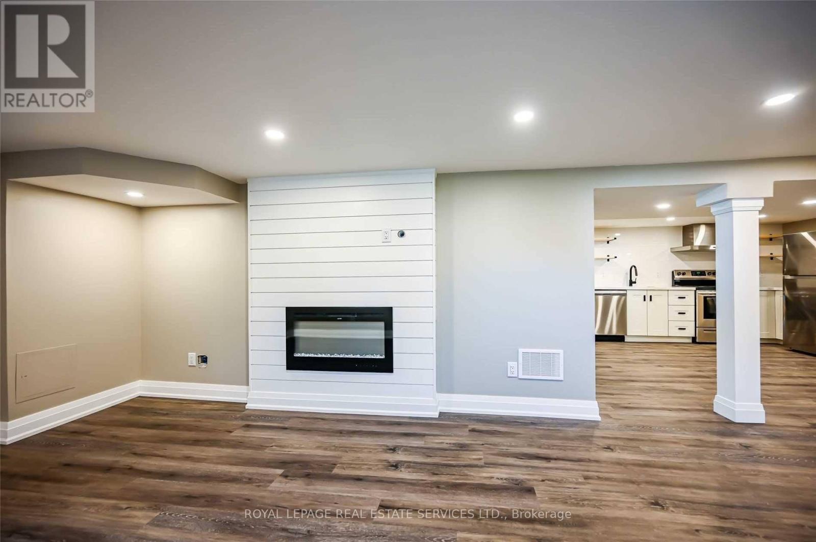 191 Nash Road N, Hamilton, ON - Indoor With Fireplace