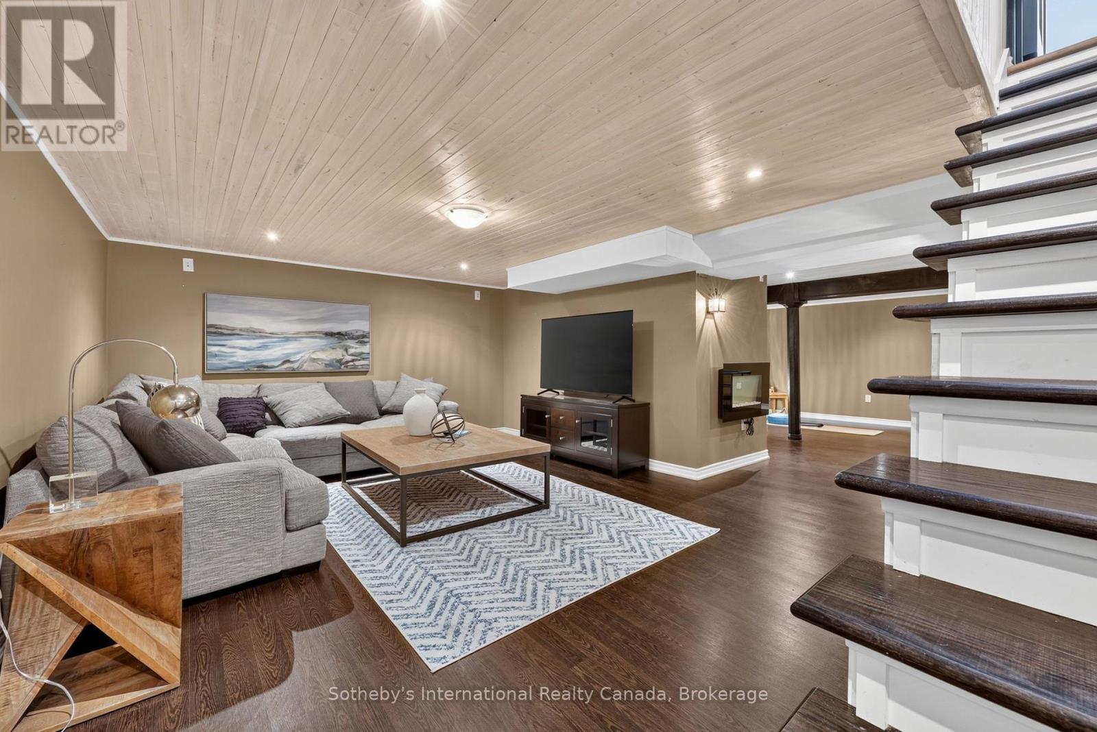 Family Room - 10 Lundy Lane, Tiny, ON - Indoor
