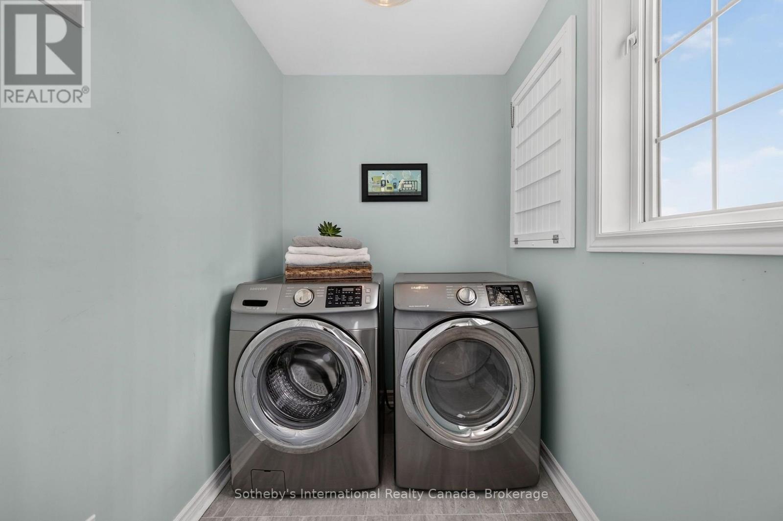 Laundry Room - 10 Lundy Lane, Tiny, ON - Indoor Photo Showing Laundry Room