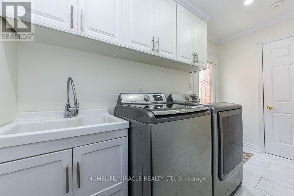 5449 Heritage Hills Boulevard, Mississauga, ON - Indoor Photo Showing Laundry Room