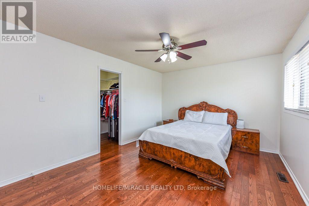 5449 Heritage Hills Boulevard, Mississauga, ON - Indoor Photo Showing Bedroom