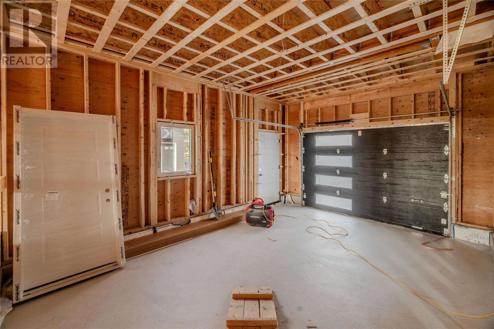 204 St Thomas Line, Paradise, NL - Indoor Photo Showing Garage