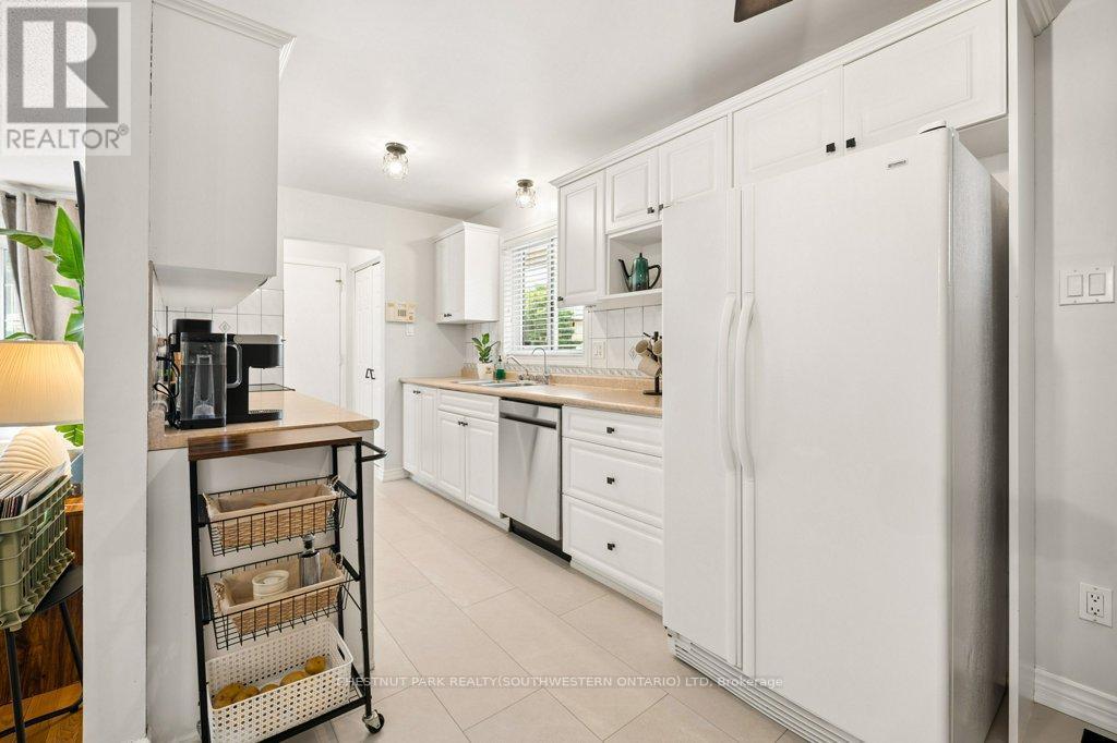 94 Monteagle Crescent, Kitchener, ON - Indoor Photo Showing Kitchen