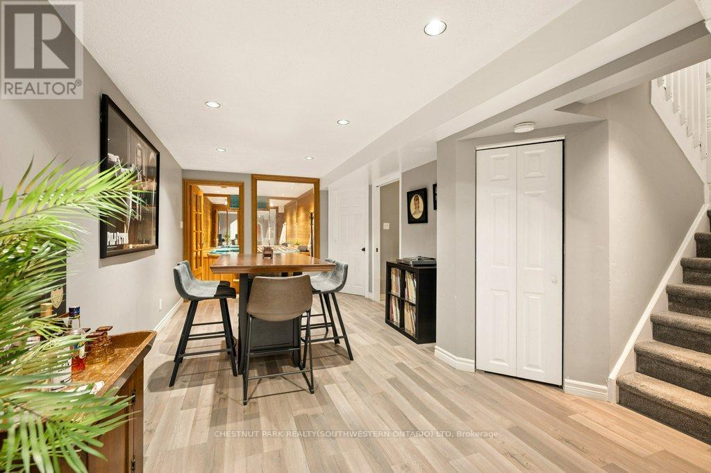 94 Monteagle Crescent, Kitchener, ON - Indoor Photo Showing Dining Room