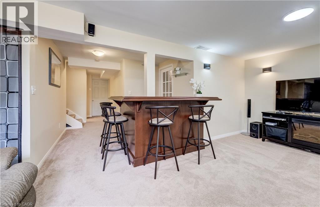 124 Prosperity Drive, Kitchener, ON - Indoor Photo Showing Living Room