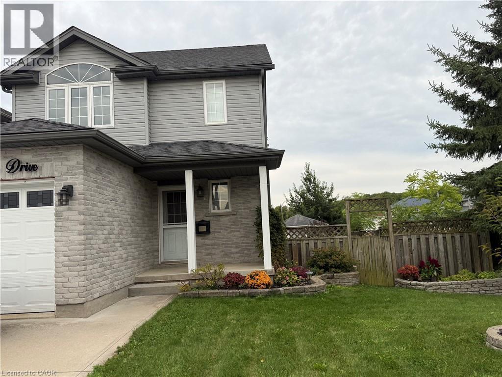 124 Prosperity Drive, Kitchener, ON - Indoor Photo Showing Living Room