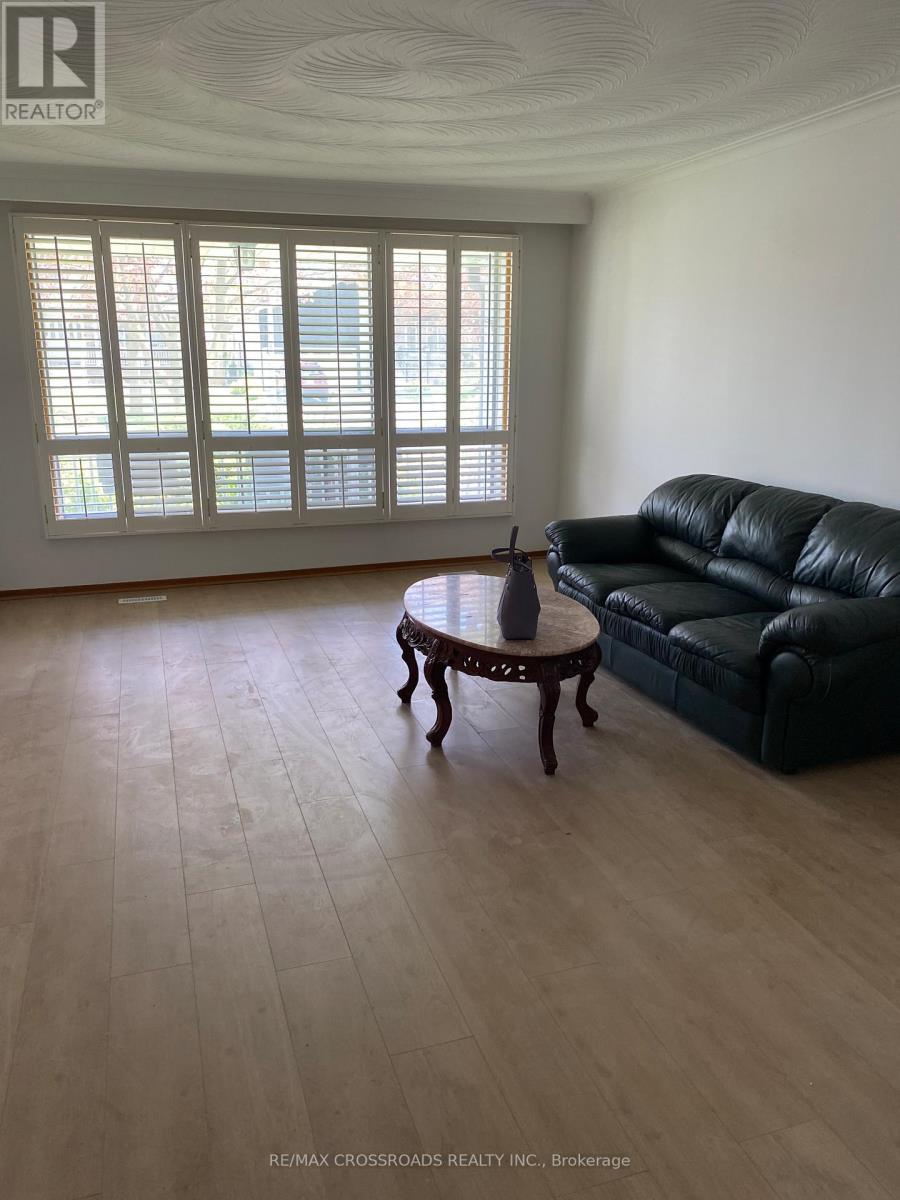 91 Bickerton Crescent, Toronto, ON - Indoor Photo Showing Living Room