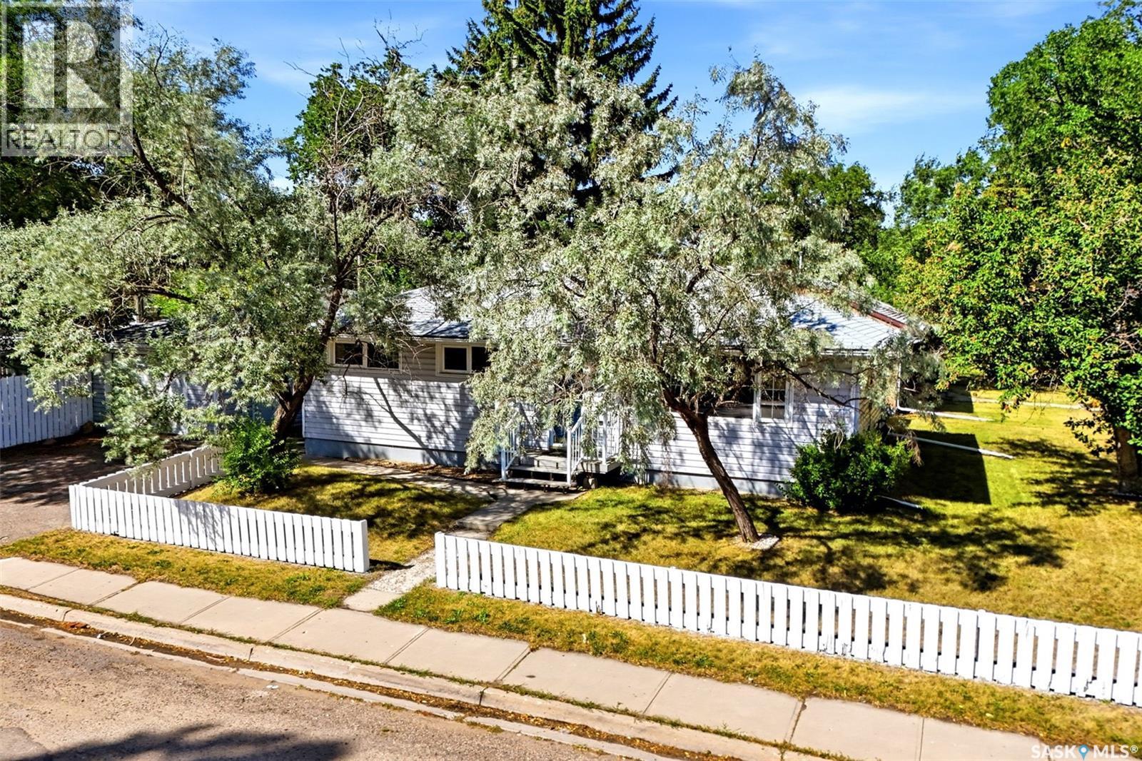 1410 4Th Avenue N, Regina, SK - Outdoor