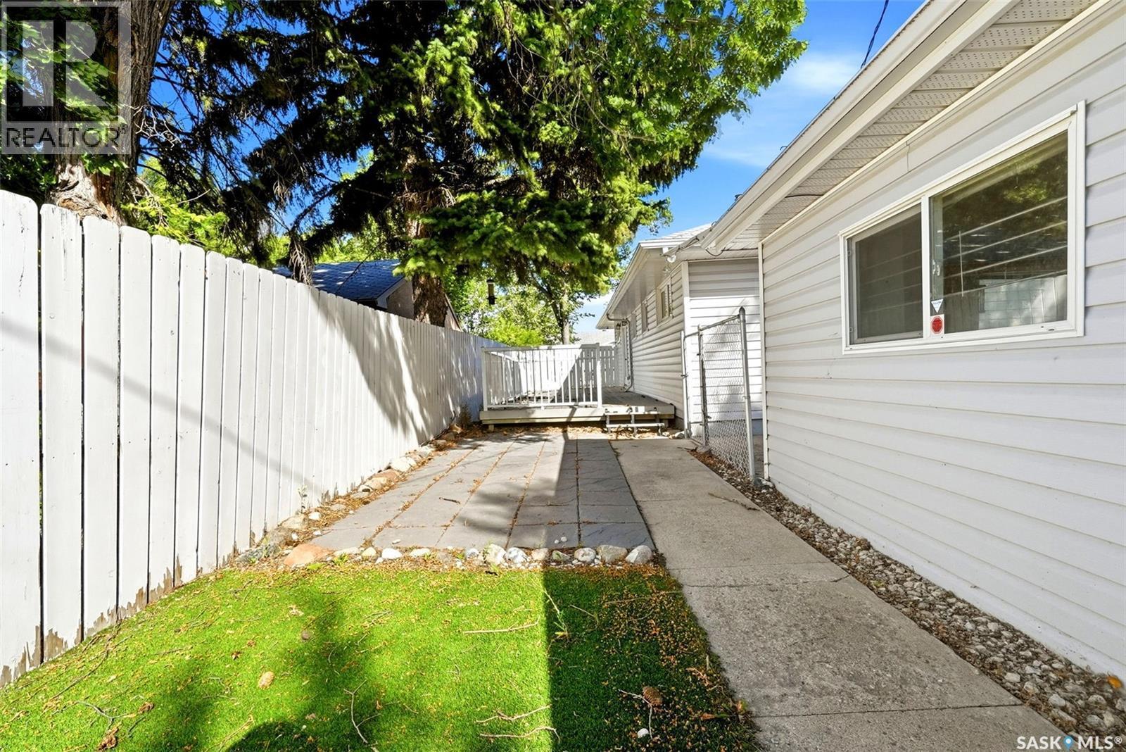 1410 4Th Avenue N, Regina, SK - Outdoor