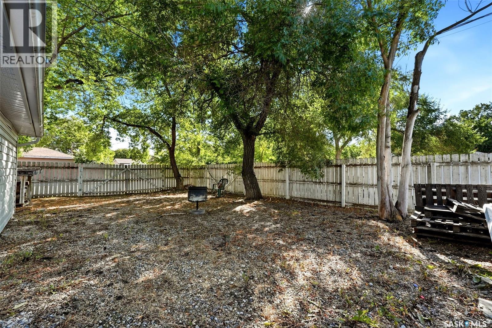1410 4Th Avenue N, Regina, SK - Outdoor