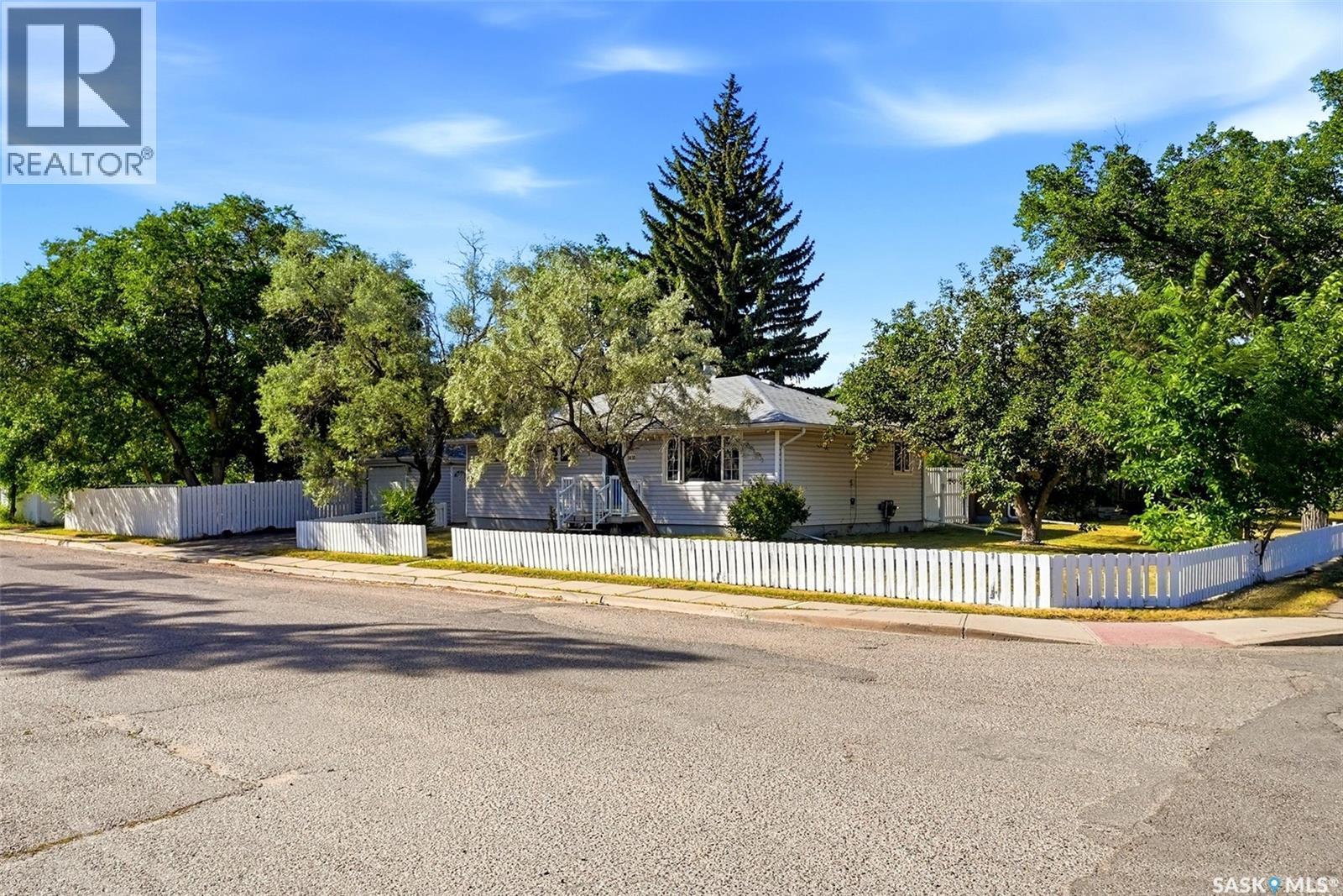 1410 4Th Avenue N, Regina, SK - Outdoor