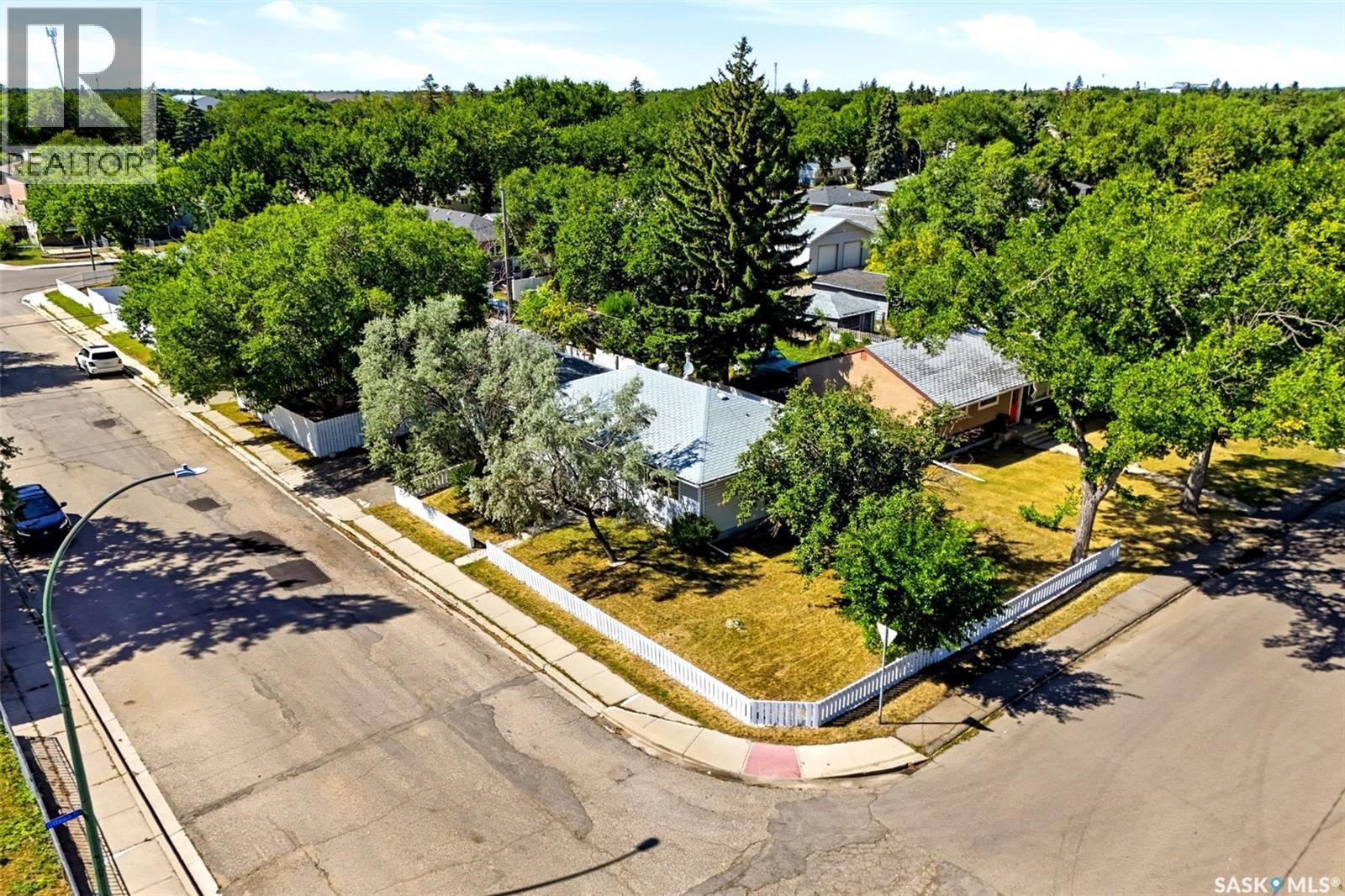 1410 4Th Avenue N, Regina, SK - Outdoor With View