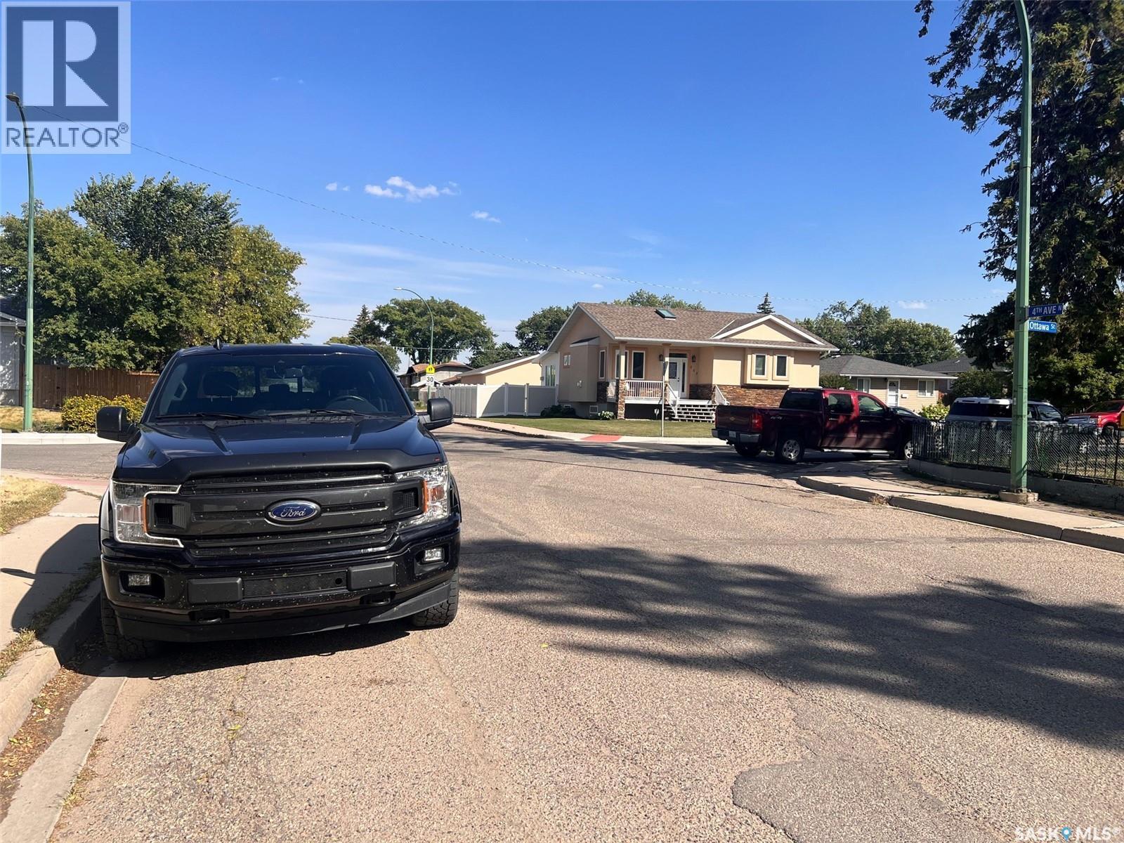1410 4Th Avenue N, Regina, SK - Outdoor
