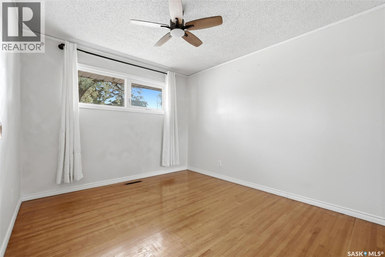 1410 4Th Avenue N, Regina, SK - Indoor Photo Showing Other Room
