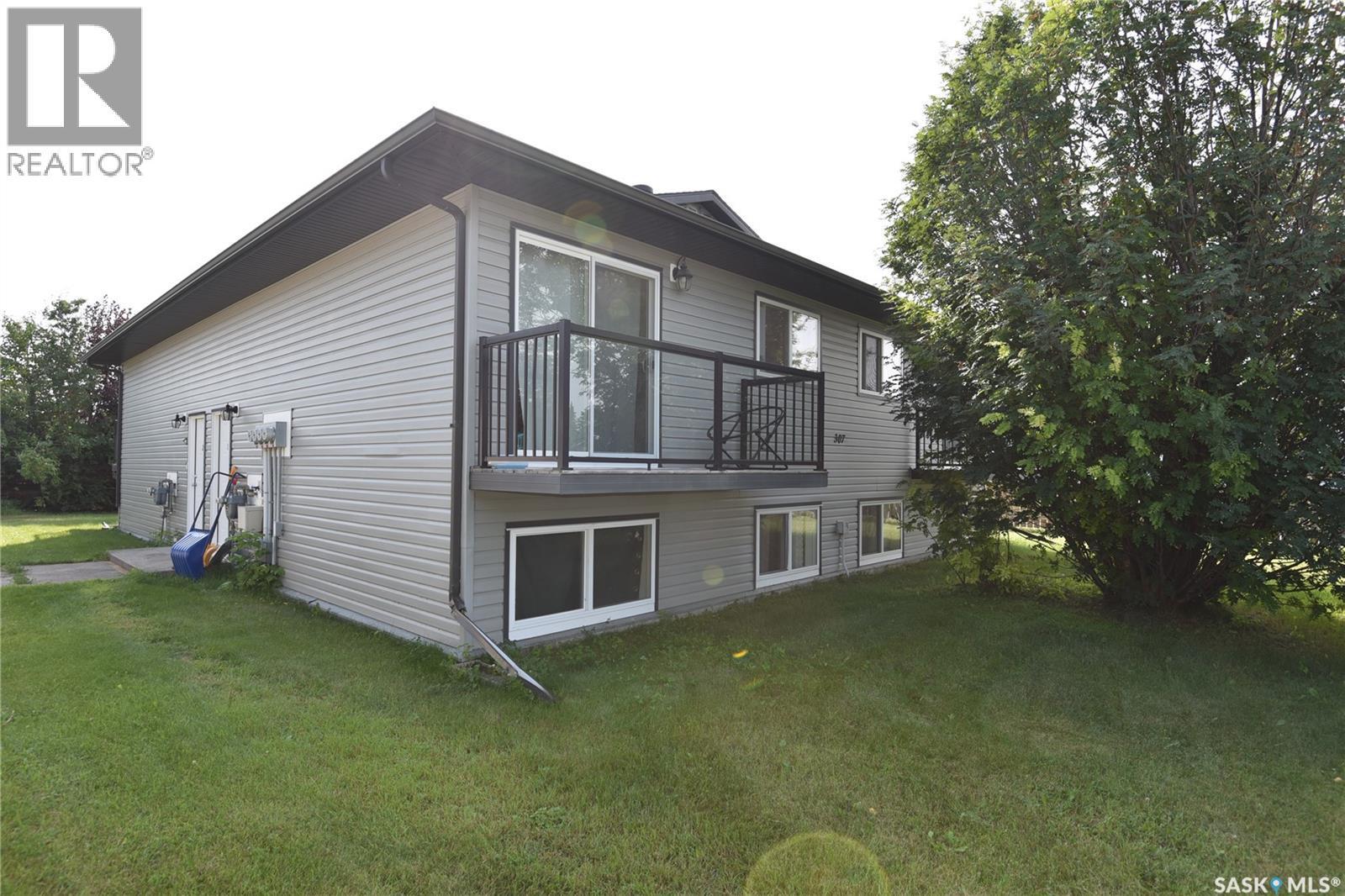 307 6Th Street E, Nipawin, SK - Outdoor