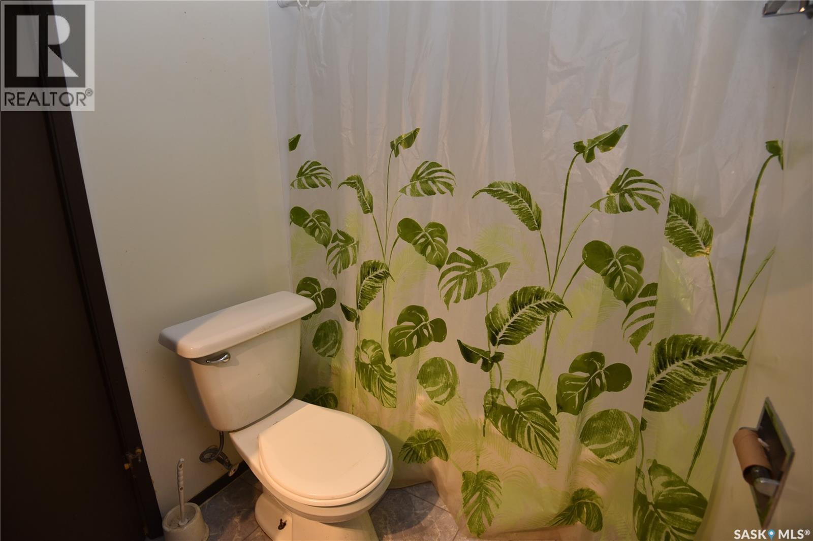 307 6Th Street E, Nipawin, SK - Indoor Photo Showing Bathroom