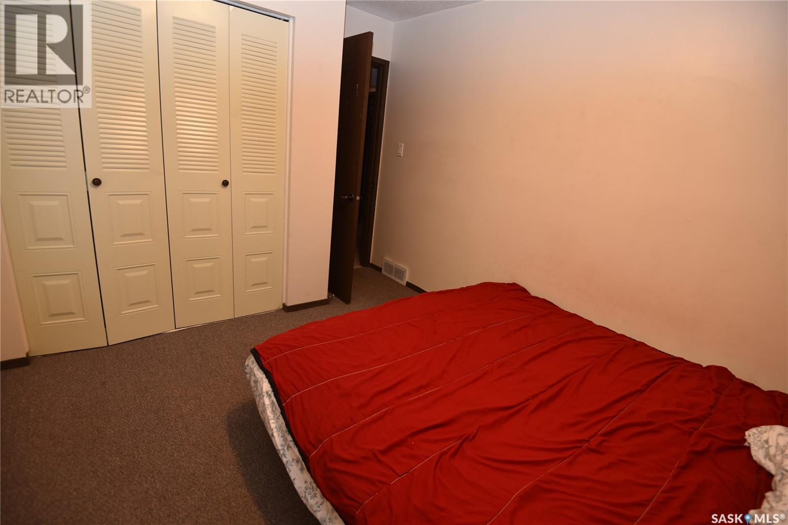 307 6Th Street E, Nipawin, SK - Indoor Photo Showing Bedroom