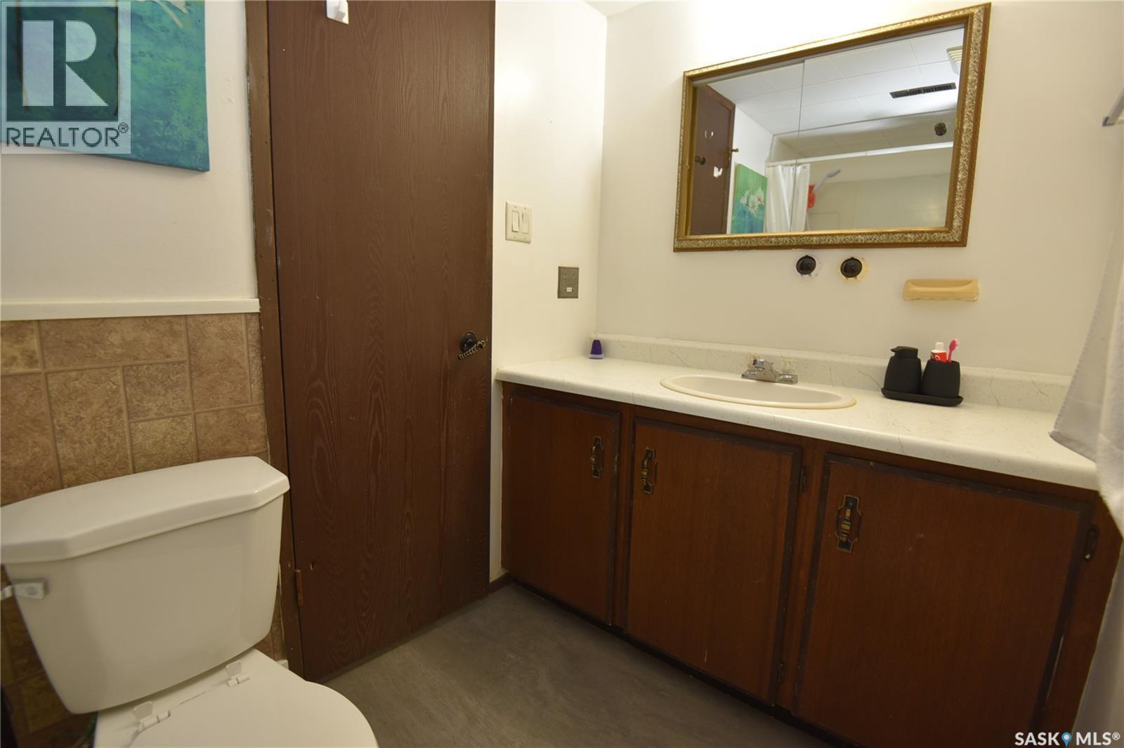 307 6Th Street E, Nipawin, SK - Indoor Photo Showing Bathroom