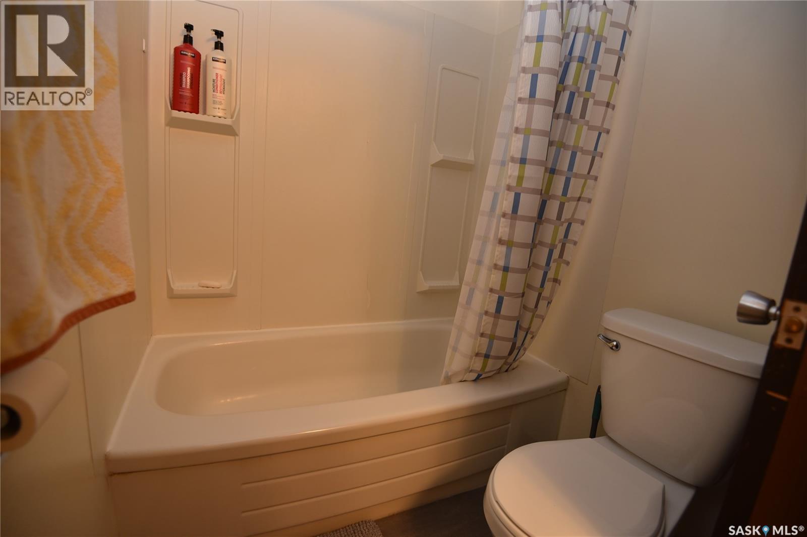 307 6Th Street E, Nipawin, SK - Indoor Photo Showing Bathroom