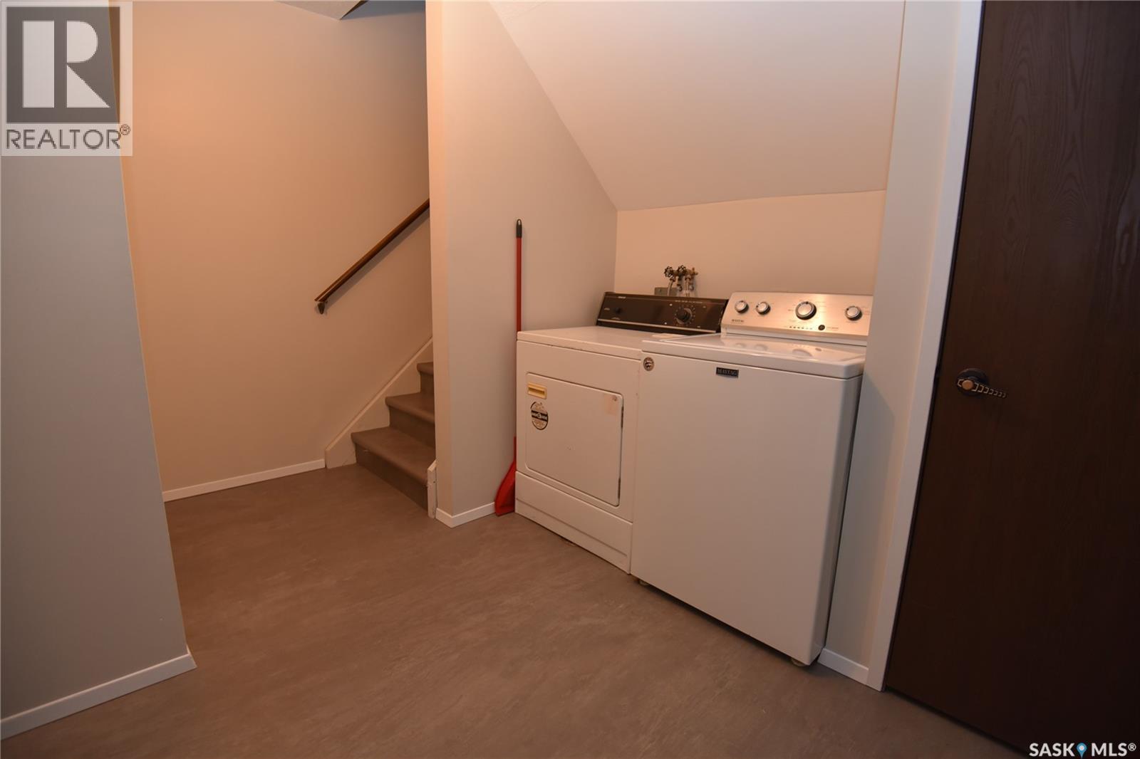 307 6Th Street E, Nipawin, SK - Indoor Photo Showing Laundry Room