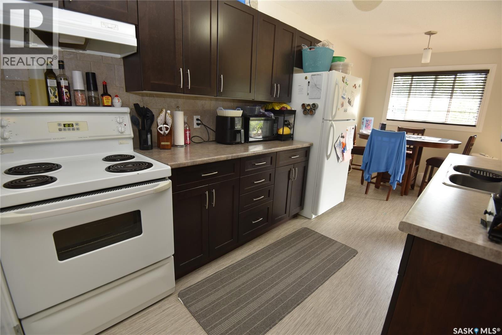 307 6Th Street E, Nipawin, SK - Indoor Photo Showing Kitchen