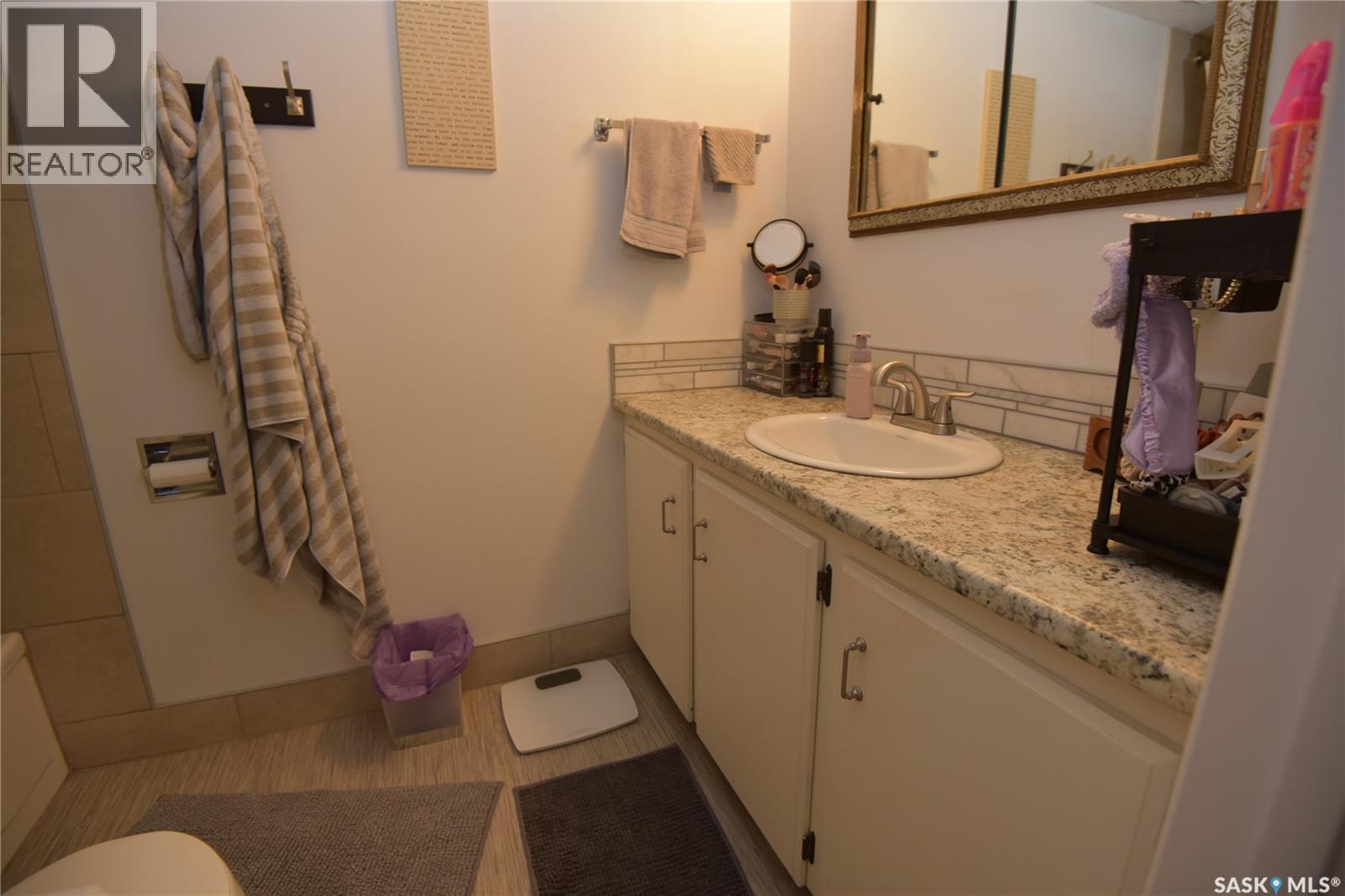 307 6Th Street E, Nipawin, SK - Indoor Photo Showing Bathroom