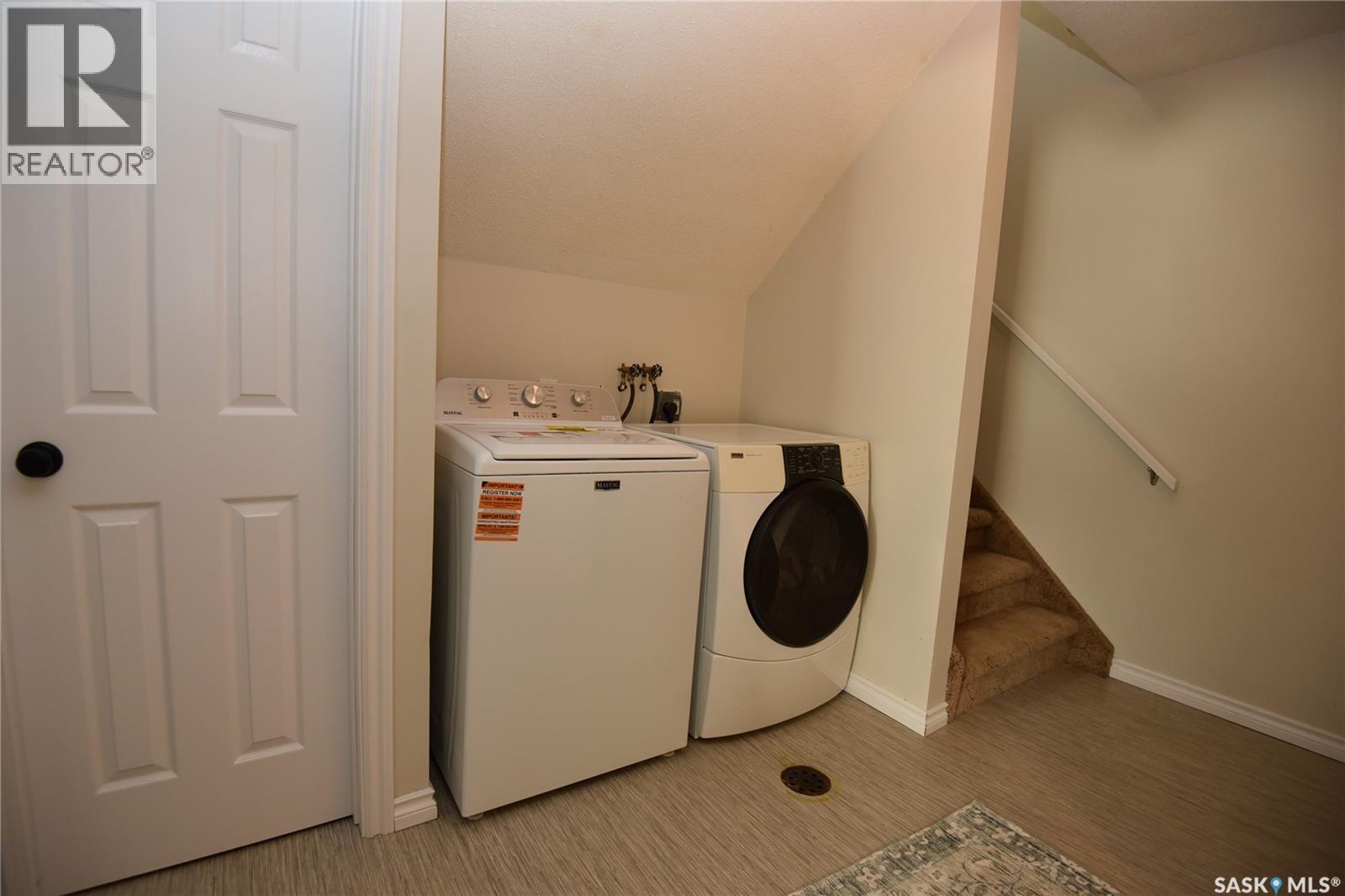 307 6Th Street E, Nipawin, SK - Indoor Photo Showing Laundry Room