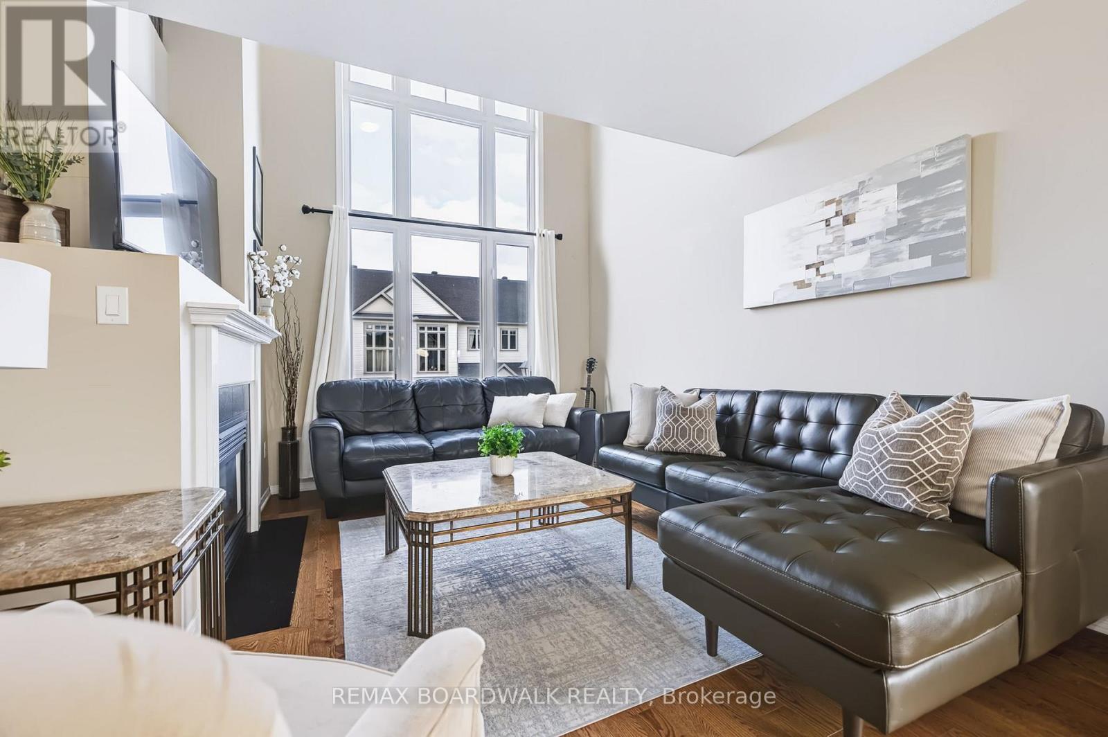 Soaring Vaulted Ceilings & Two-Storey Windows - 312 Galston Private, Ottawa, ON