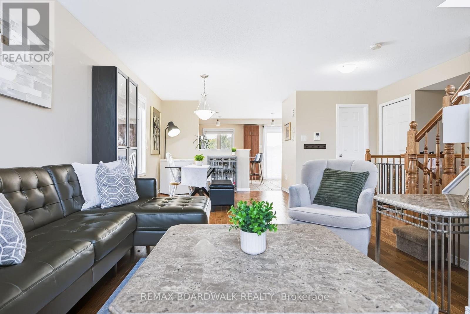 Open Concept Living & Dining Rm w/Hardwood Floors - 312 Galston Private, Ottawa, ON