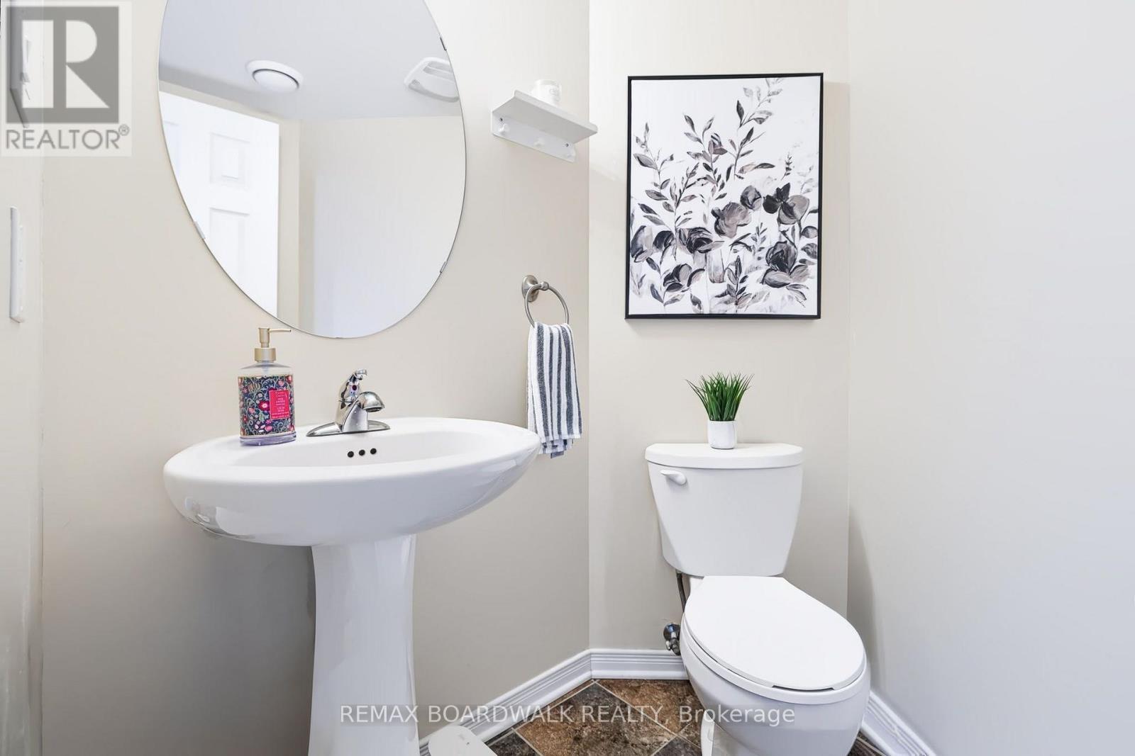 Powder Bath w/Tile - 312 Galston Private, Ottawa, ON