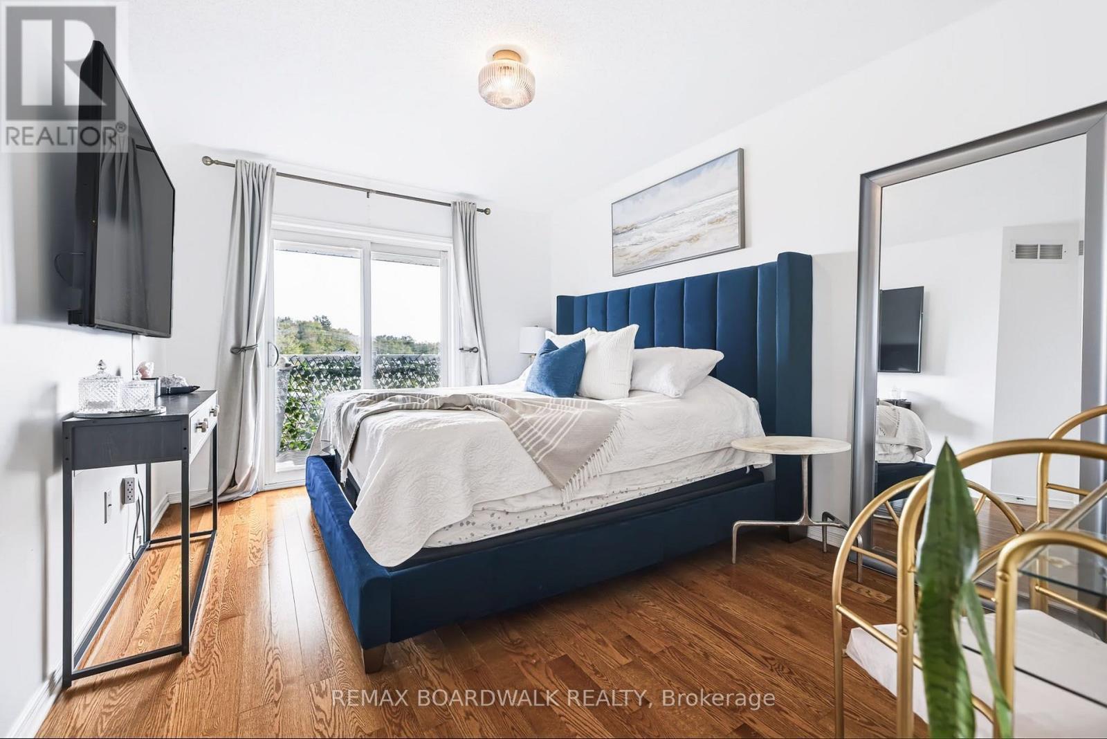 Primary Suite w/a WIC & 4PC Cheater Ensuite - 312 Galston Private, Ottawa, ON