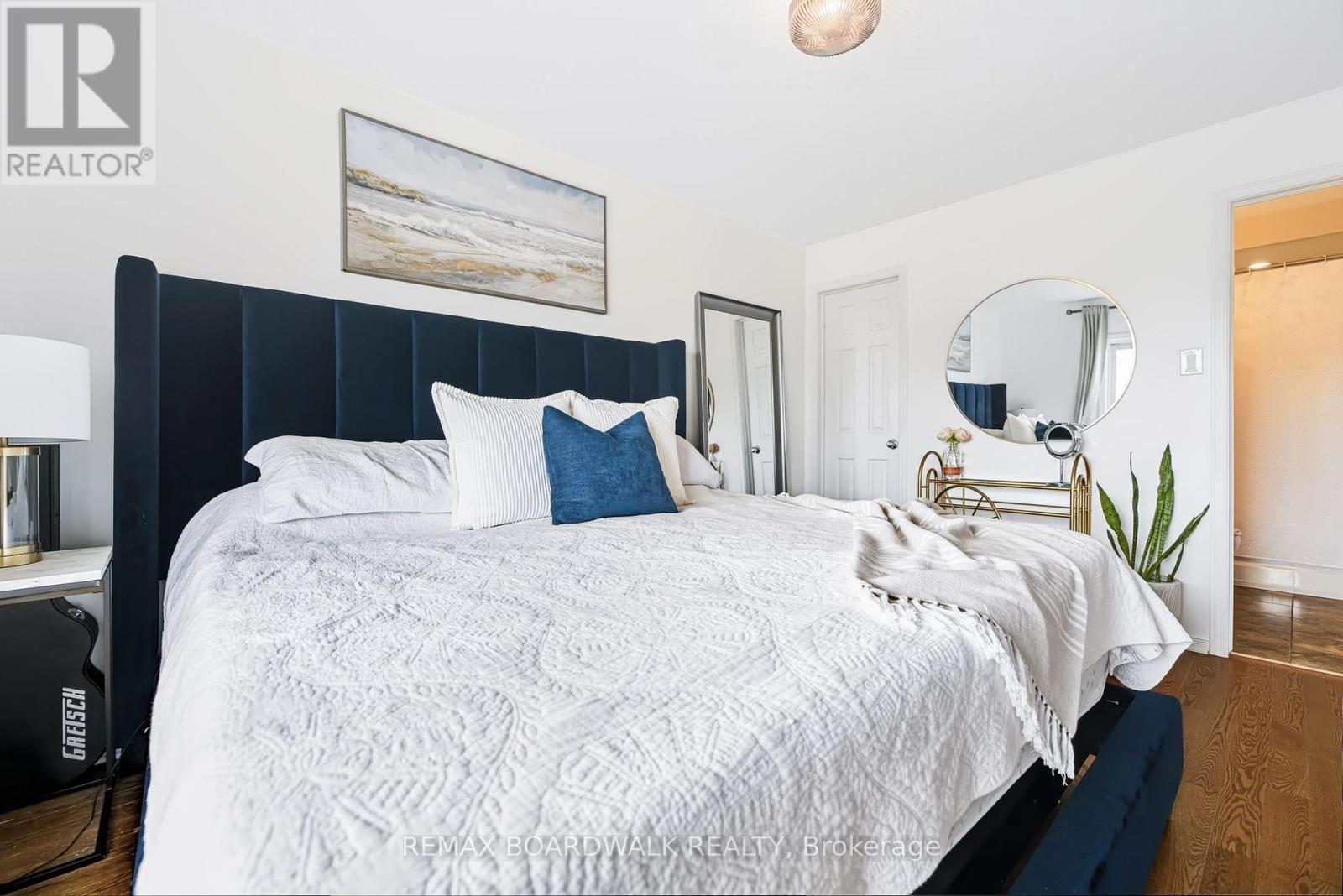 Primary Suite w/a WIC & 4PC Cheater Ensuite - 312 Galston Private, Ottawa, ON