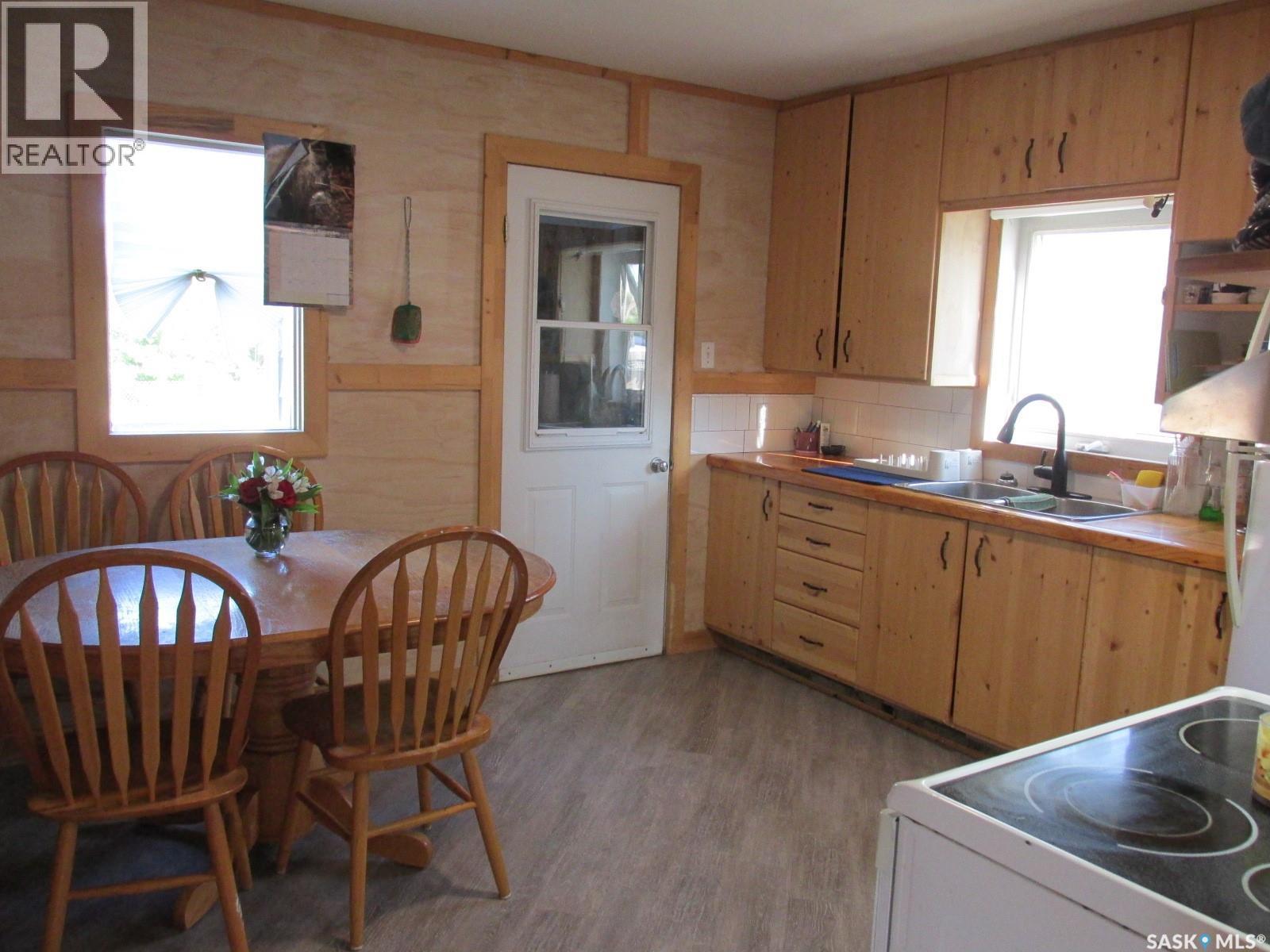 200 Guloien Avenue, White Fox, SK