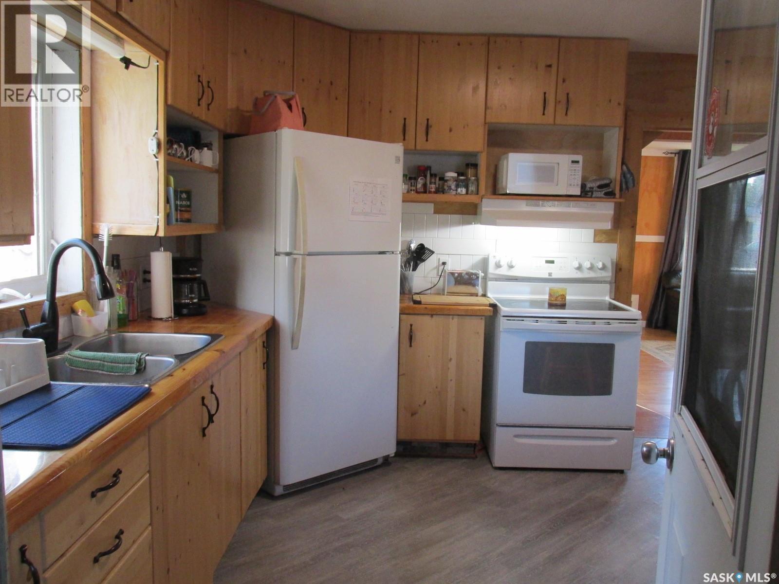 200 Guloien Avenue, White Fox, SK