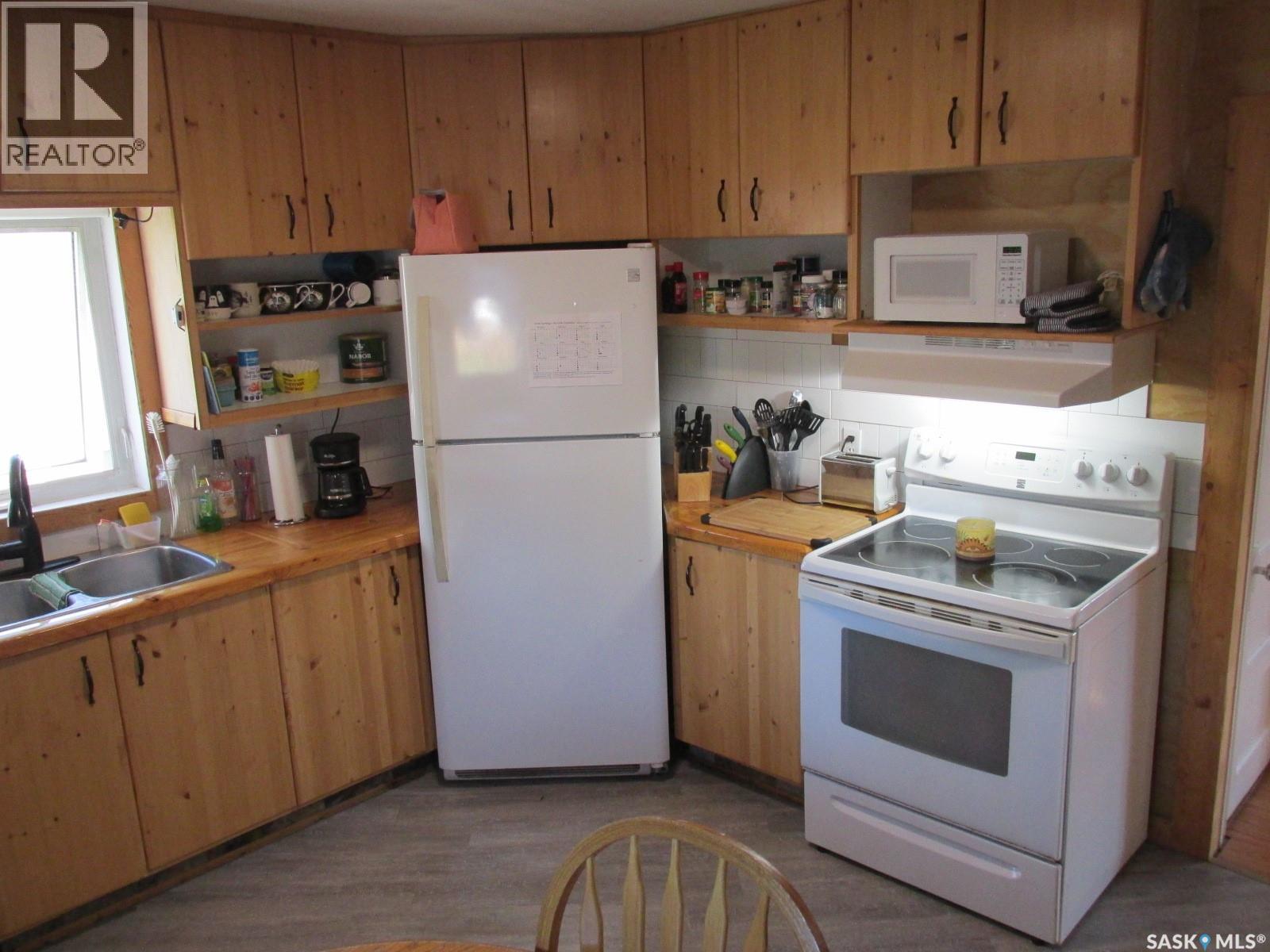 200 Guloien Avenue, White Fox, SK