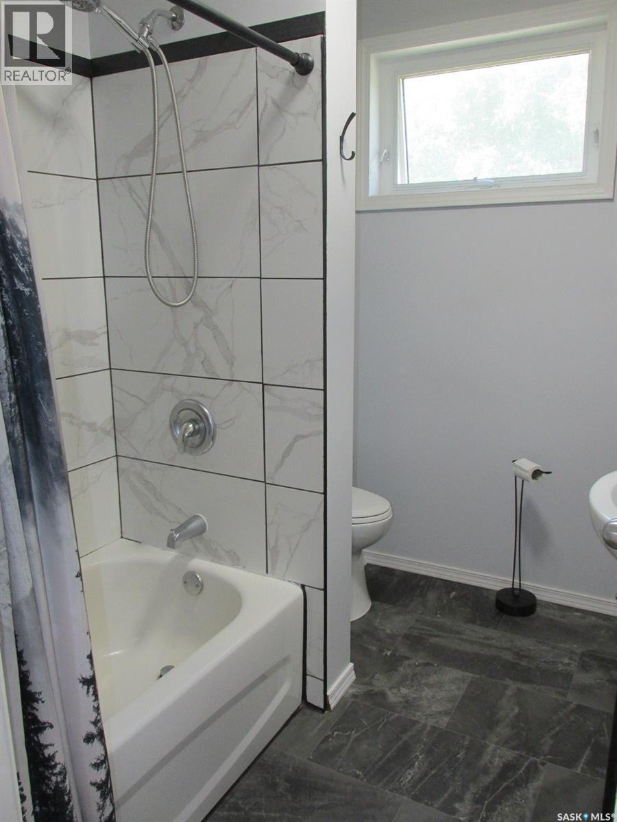 200 Guloien Avenue, White Fox, SK