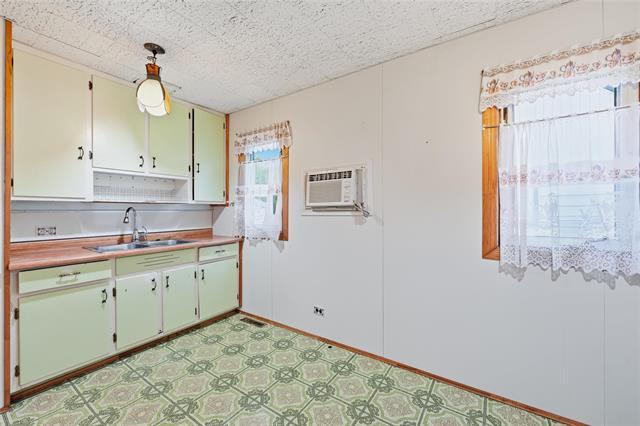 483 Kavanagh St, Winnipeg, MB