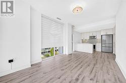 375 Sea Ray Av Living room - 